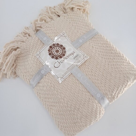 Contemporary Textured Knit Throw Blanket | 50"x60" | NWT | Super Soft Cream - Picture 2 of 5